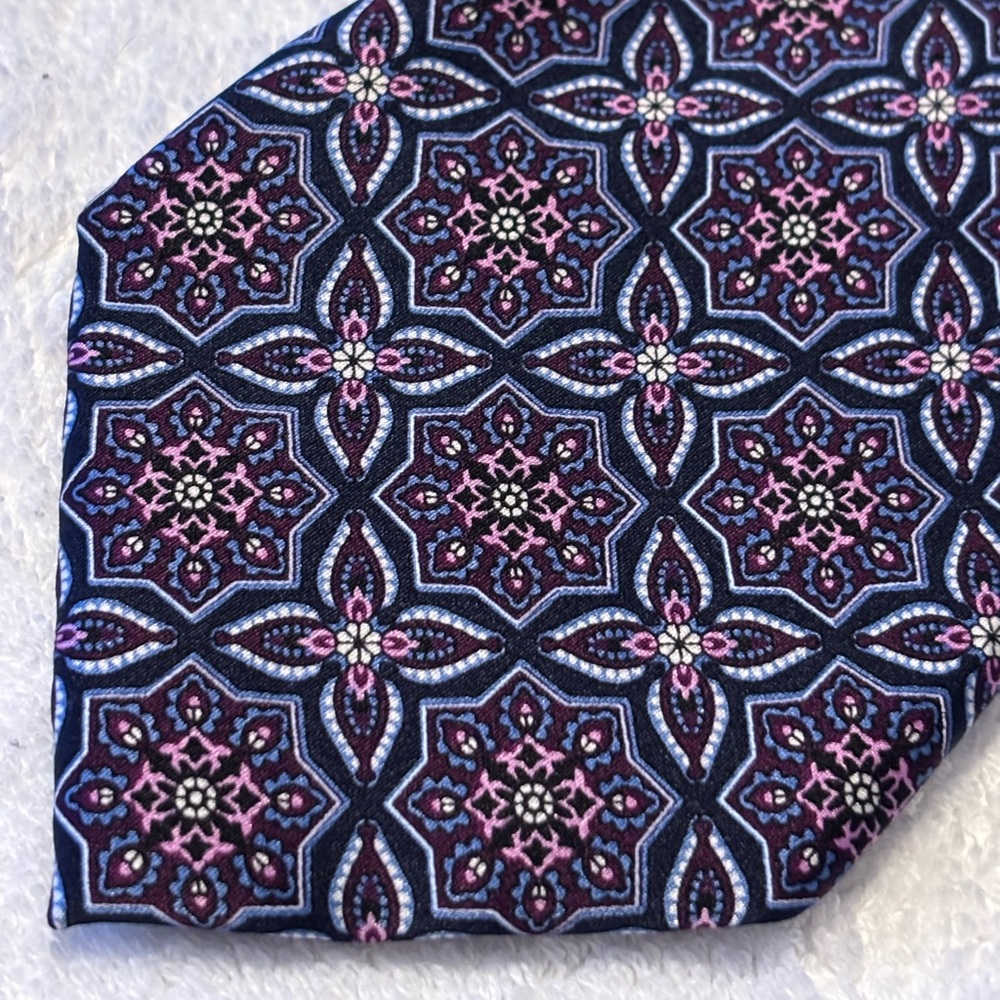 Brand New Spectacular Tie By COUNTESS MARA